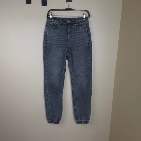 American Eagle High Rise Mom Jogger in Grey Size 2 - Picture 1 of 11